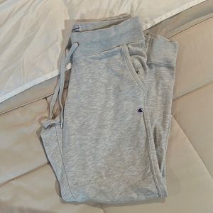 Champion light grey joggers 🏃🏽‍♀️ SO COMFY!